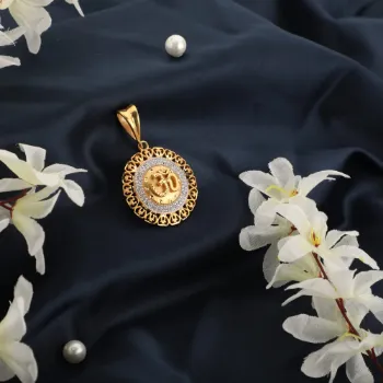Superb Gold pendant